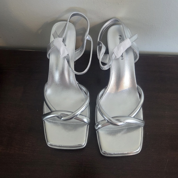 Fancy Queen Silver Strappy Square Toe Block Heels New In Original Box Size 8 - Picture 4 of 14